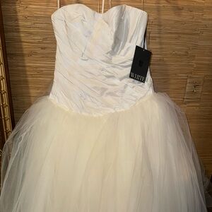 Vera wang strapless wedding dress